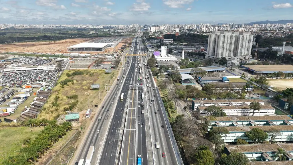 Via Dutra em Guarulhos terá bloqueio no km 215 para reparo do pavimento