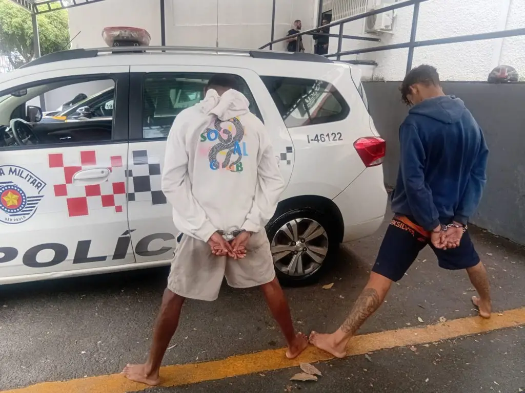 Dupla é presa em flagrante por roubo e sequestro de motorista de aplicativo em São José dos Campos