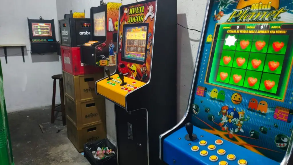 Seis máquinas caça-níqueis apreendidas pela PM na zona leste de São José dos Campos