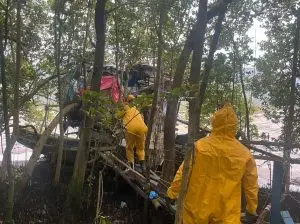 Idoso é encontrado morto dentro de embarcação abandonada próximo à balsa em Ilhabela