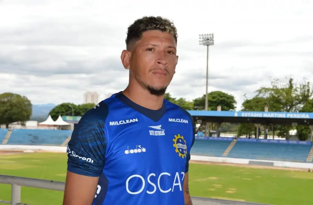 Mais um reforço: Clessione é apresentado pelo São José para o Paulistão A-2 de 2026