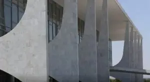 Linguagem neutra é proibida em órgãos públicos em todo o Brasil!