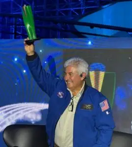 Astronauta Brasileiro, Marcos Pontes recebe troféu #BrazilsBest Peace Award