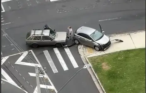 Cruzamento no Jardim Esplanada registra mais um acidente e reacende debate sobre sinalização