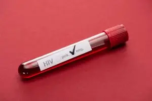 Transmissão do HIV da mãe para o bebê é eliminada no Brasil