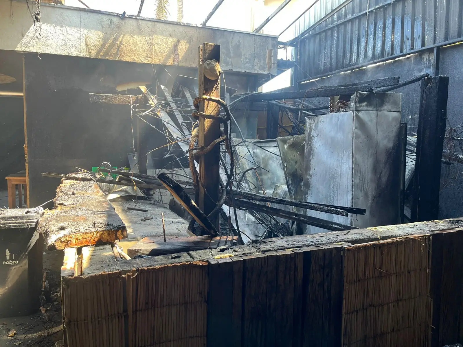 Incêndio em restaurante São José foi registrado na região central. Fogo atingiu bar e cozinha, sem vítimas, e foi controlado pelos bombeiros.