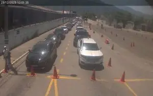 Balsa Ilhabela fila chega a 1h30 neste domingo; rodovias do Litoral Norte têm tráfego intenso e pontos de lentidão.