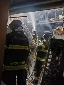 Gás vaza, e restaurante é consumido pelas chamas em Caraguá!