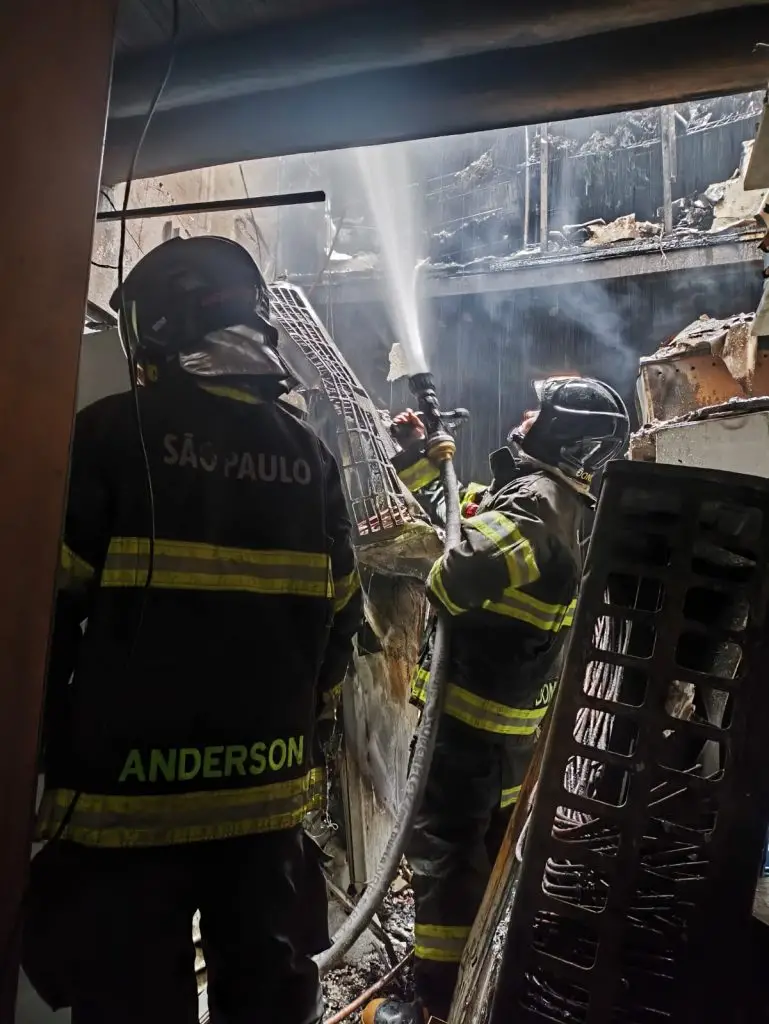 Gás vaza, e restaurante é consumido pelas chamas em Caraguá!