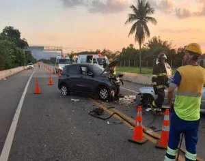 Colisão frontal no Contorno Sul da Tamoios deixa cinco feridos em Caraguatatuba