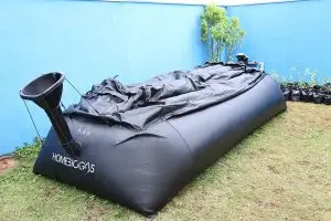 Equipamento transforma resíduos orgânicos em biogás e fertilizante, unindo educação e sustentabilidade.