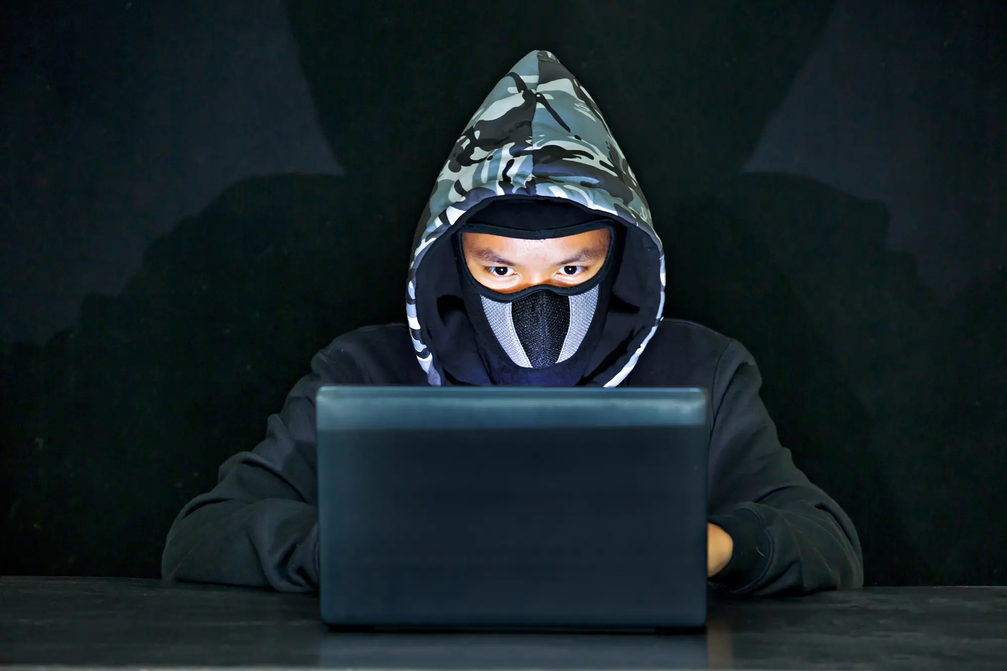 Golpes com nome do TJSP se espalham por WhatsApp, telefone e e-mails. Saiba como identificar fraudes e confirmar comunicações oficiais.