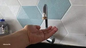 Reparos emergenciais são realizados para normalizar o abastecimento de água na zona leste de São José dos Campos.