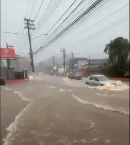 Chuva forte provoca alagamentos e enxurradas na Costa Sul de São Sebastião neste domingo