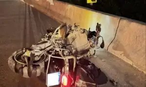 Acidente entre moto e carro no Contorno da Rodovia dos Tamoios resultou na morte de motociclista em Caraguatatuba