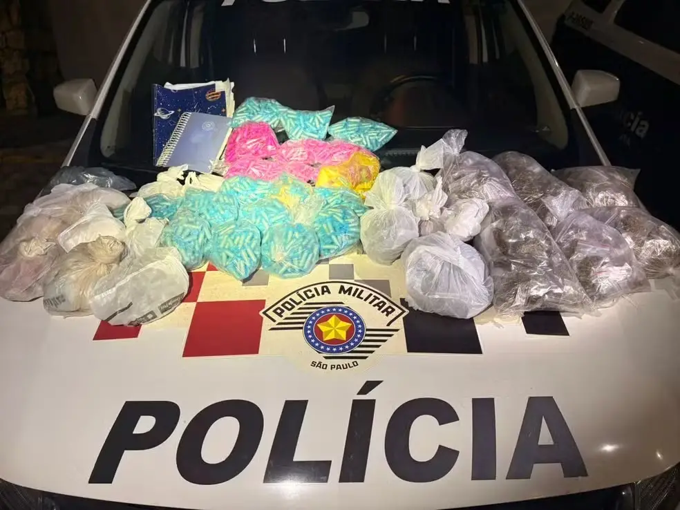 Polícia Civil apreendeu 5,2 mil porções de drogas e prendeu dois suspeitos durante operação no município/ Foto: Divulgação
