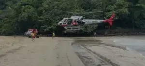 Homem cai em área costeira de Ubatuba e é resgato pelo Águia