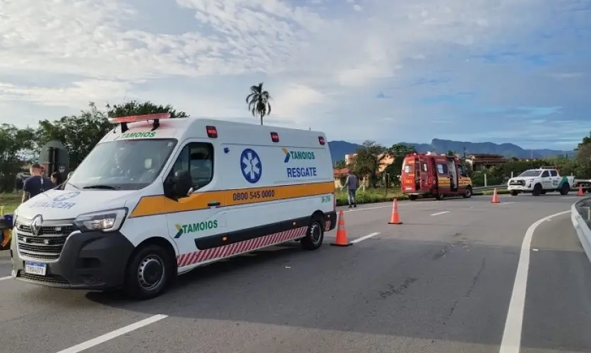 Motociclista tem perna amputada após acidente na Rodovia dos Tamoios, em Caraguatatuba