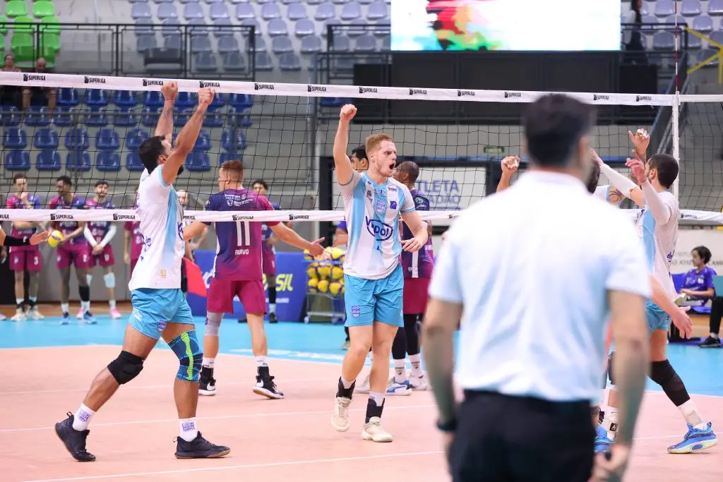 No Teatrão, São José vence, convence e respira na Superliga!