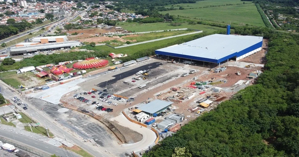 Obras do novo supermercado na zona leste atingem 80% de conclusão!