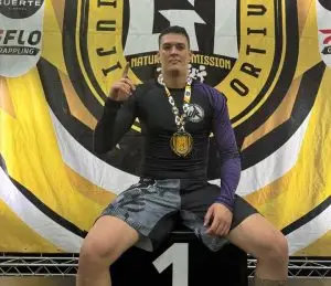 Igor Dinato Moreira, de São José dos Campos, conquista medalha de ouro no Campeonato Mundial de Jiu-Jitsu, em São Paulo