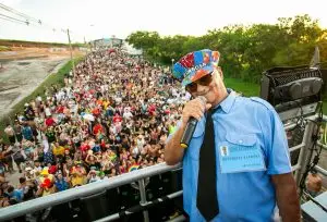 Mais de 20 mil foliões acompanham o Bloco do Barbosa na Via Oeste, em São José dos Campos/ Foto: Paulo Augusto