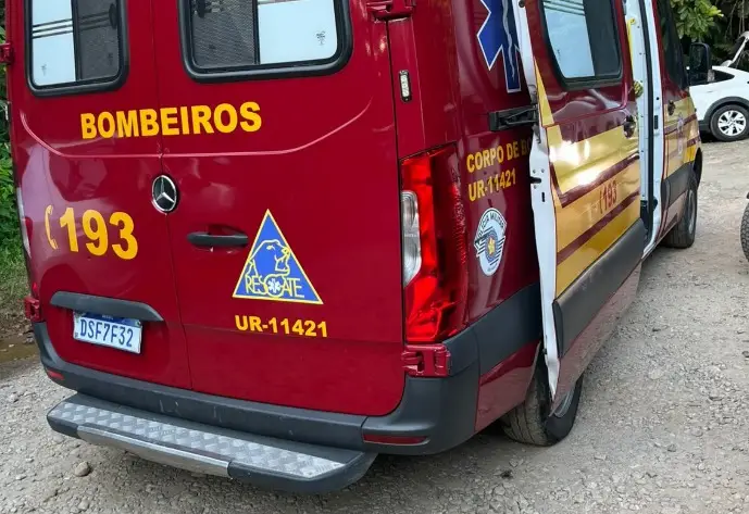 Queda de bicicleta deixa jovem ferida na Praia Vermelhinha do Centro, em Ubatuba