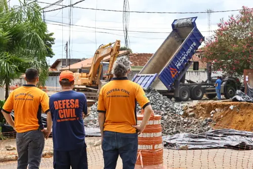 Cratera no Imperial entra na fase de contenção das erosões. Imóveis seguem interditados!