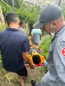 Adolescente de 14 anos sofre queda de telhado e é socorrido pelo Corpo de Bombeiros em São Sebastião