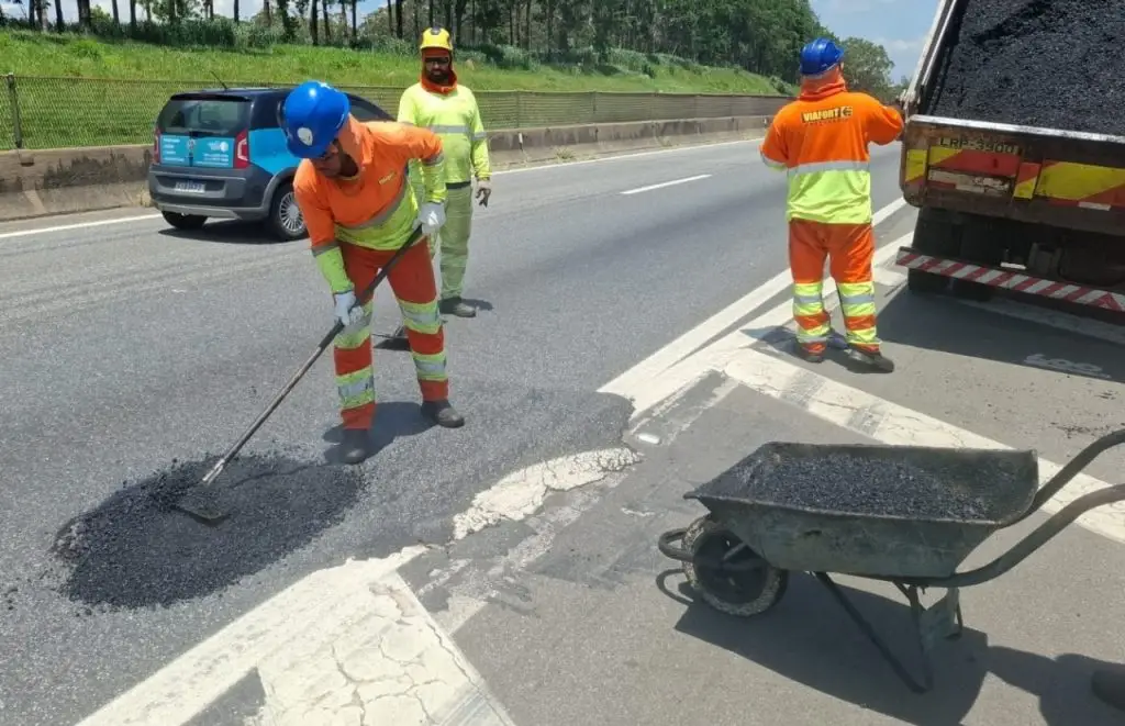 Serviços de recuperação de pavimento seguem nos dois sentidos da Via Dutra até 24 de fevereiro