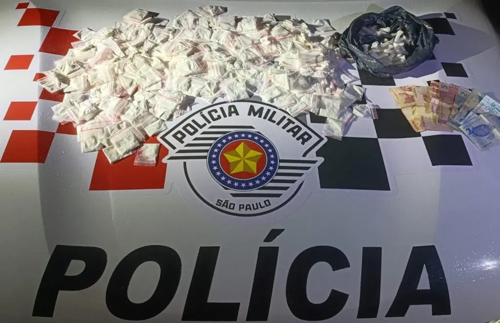 Adolescente é apreendido com 450 porções de cocaína em Jacareí!