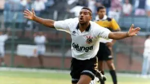 Tetracampeão, ex-atacante Viola é condenado à prisão por porte ilegal de arma em SP