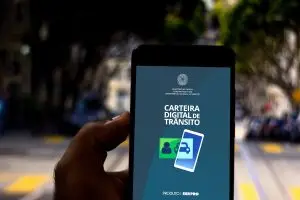 Projeto prevê CNH com restrição para quem fizer exame apenas em carro automático