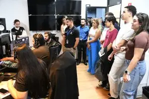 Estudantes universitários de comunicação visitam a TV Câmara