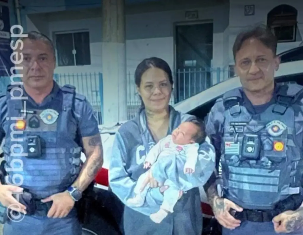 Bebê engasgada em Jambeiro é salva por policiais