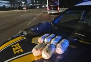 Passageiro é preso com 6 kg de cocaína em ônibus