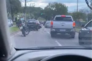 Engavetamento Avenida dos Astronautas causa trânsito