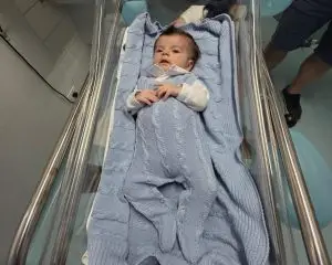 História de superação: bebê com malformação rara vence tratamento e deixa UTI neonatal em São José dos Campos