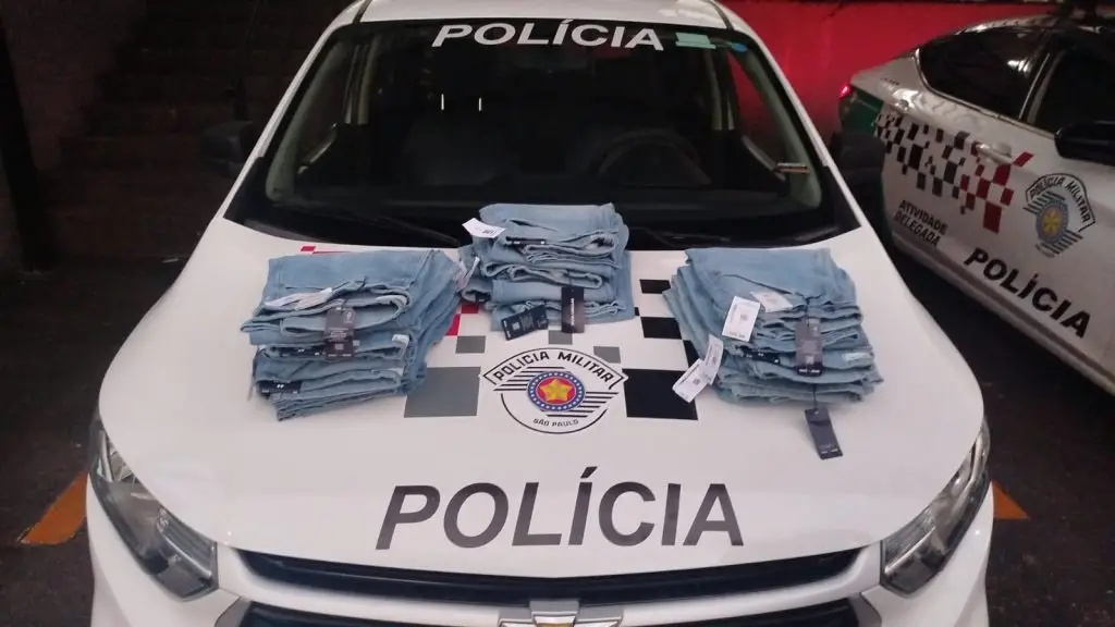 Após furtar seis calças jeans e ofender lojista, homem é preso pela PM no centro de São José dos Campos!