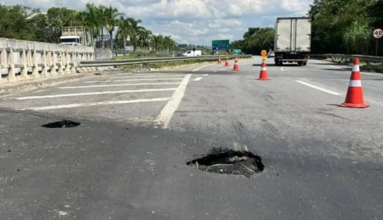 Interdição na Floriano, em Taubaté, altera trânsito após problema estrutural no km 4,1