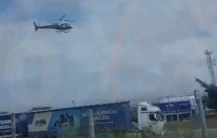 Motociclista é atropelado por caminhão após colisão com carro na Via Dutra em Taubaté