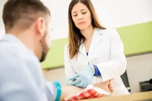 Nova lei reforça direito a exames preventivos e amplia obrigação de empresas