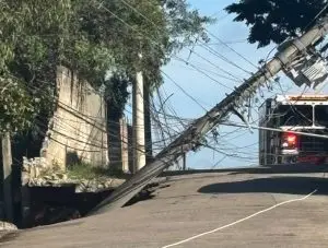 Nova erosão derruba poste e deixa homem em estado grave na zona sudeste de São José dos Campos