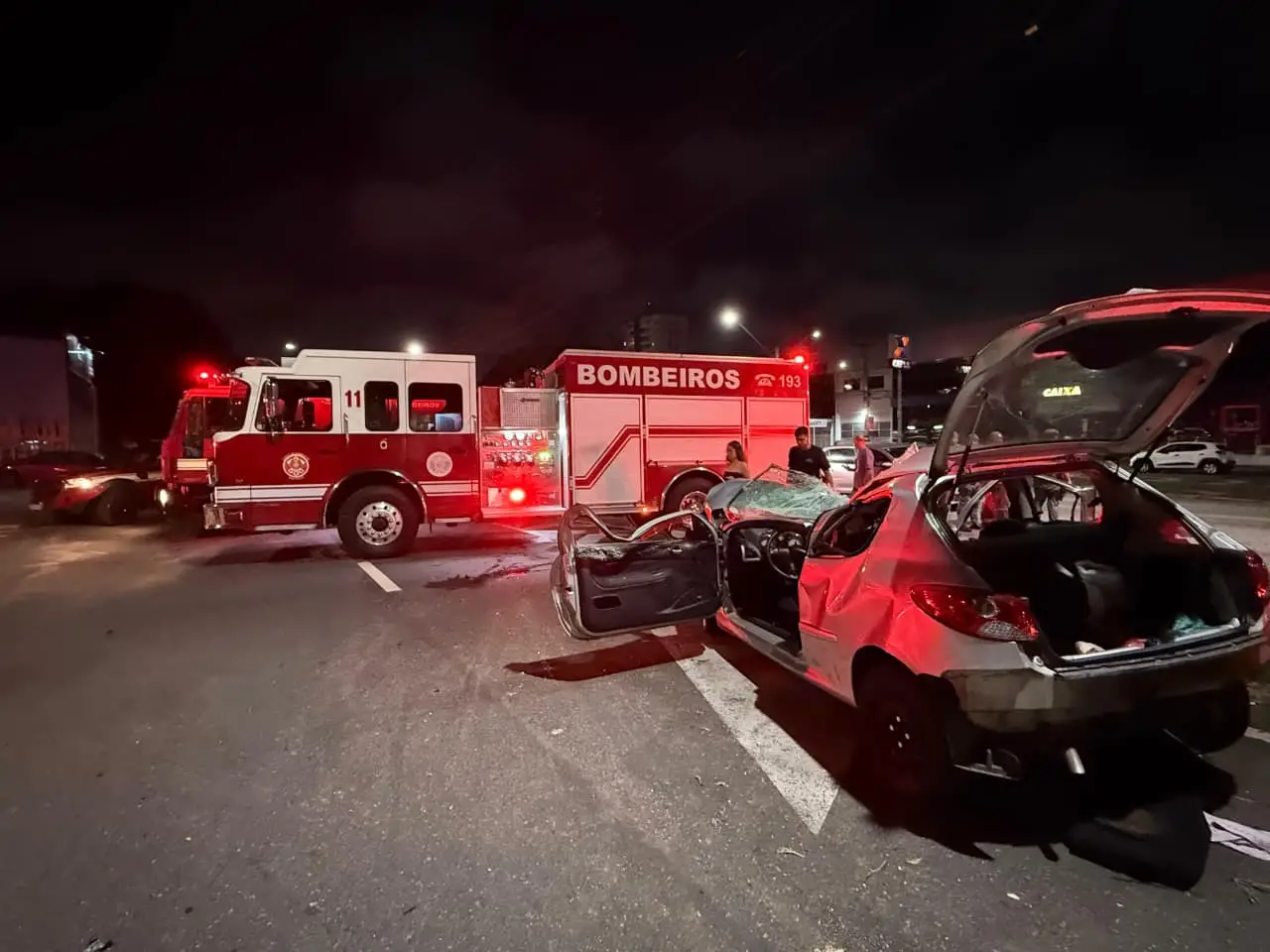 Acidente com cinco vítimas mobiliza Bombeiros no Jardim América