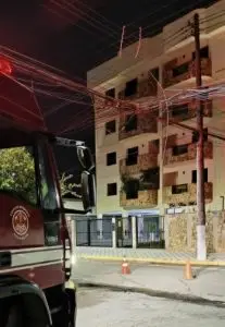 Área foi isolada após rompimento de fio energizado no centro de Ubatuba