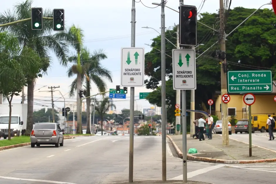 Cidade amplia sistema e já tem mais de 70% dos semáforos conectados ao CSI