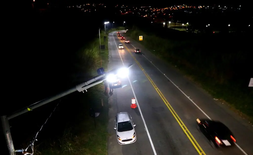 Jacareí inicia troca de mil luminárias de LED em mais de 20 bairros