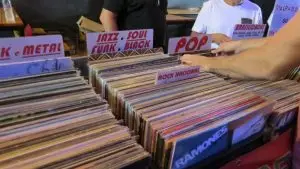 Feira de Discos em São José dos Campos reúne milhares de títulos
