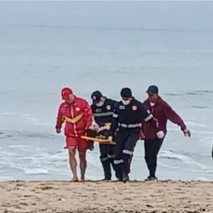 Afogamento em Caraguatatuba deixa mulher grave