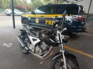 Motocicleta com chassi e motor raspados foi apreendida pela PRF em São José dos Campos